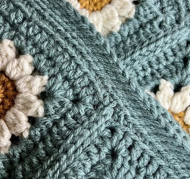 Daisy Granny Square Blanket pattern