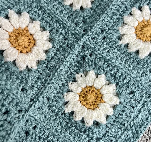 Daisy Granny Square Blanket pattern